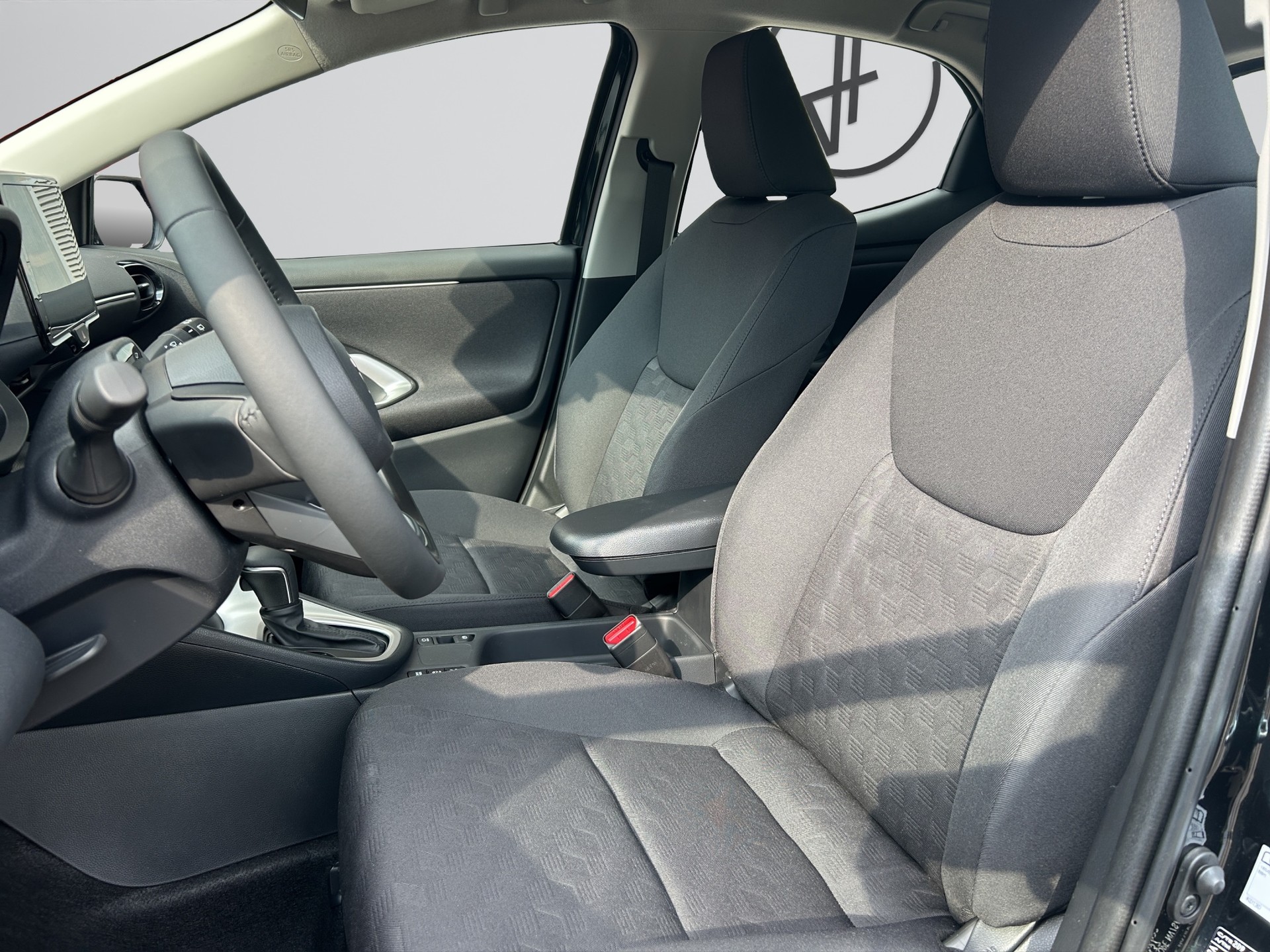 TOYOTA Yaris 1.5 Comfort e-CVT-image-10