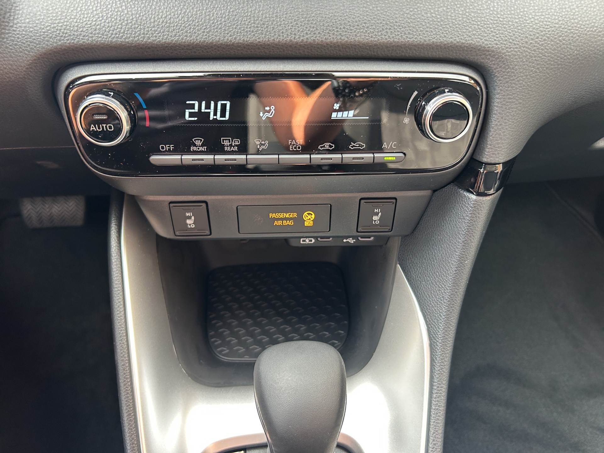 TOYOTA Yaris 1.5 Comfort e-CVT-image-12