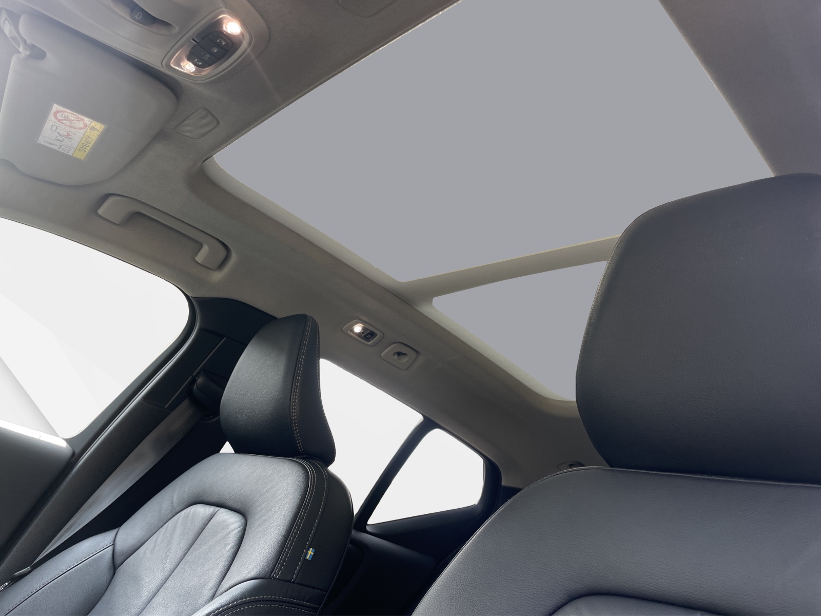 VOLVO XC40 1.5 T5 PiH Ultimate Dark-image-17