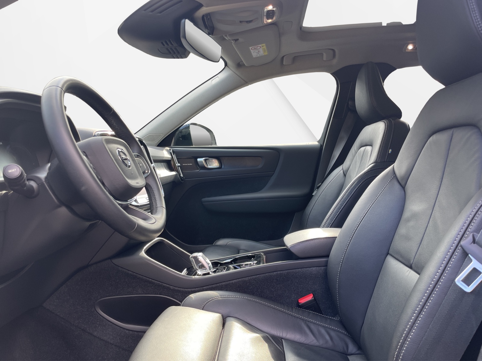 VOLVO XC40 1.5 T5 PiH Ultimate Dark-image-9