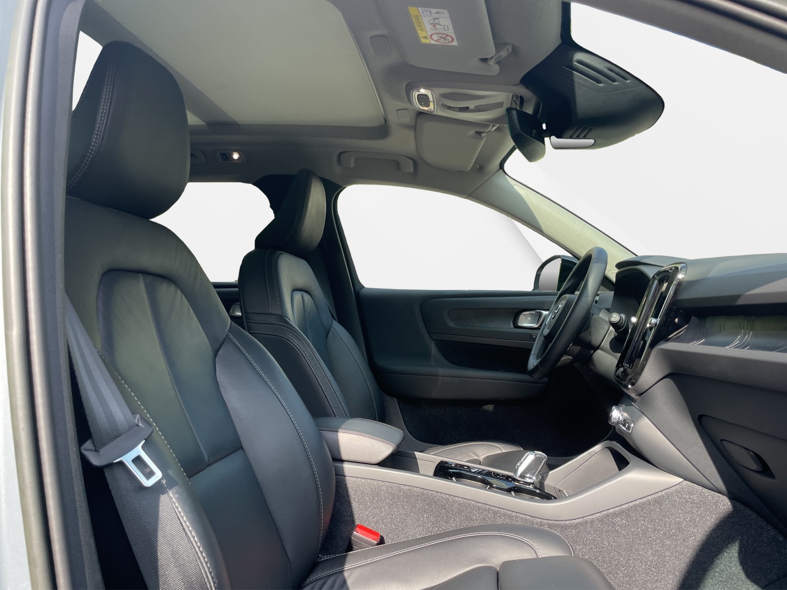 VOLVO XC40 1.5 T5 PiH Ultimate Dark-image-16