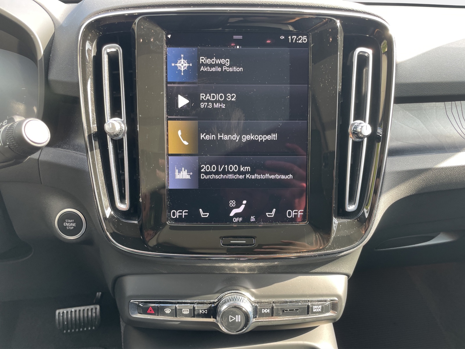 VOLVO XC40 1.5 T5 PiH Ultimate Dark-image-12
