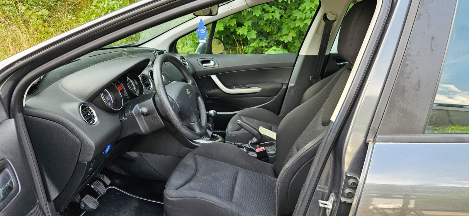 PEUGEOT 308 SW 1.6 16V VTI Millesim 200-image-7