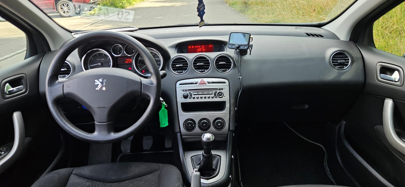 PEUGEOT 308 SW 1.6 16V VTI Millesim 200-image-1