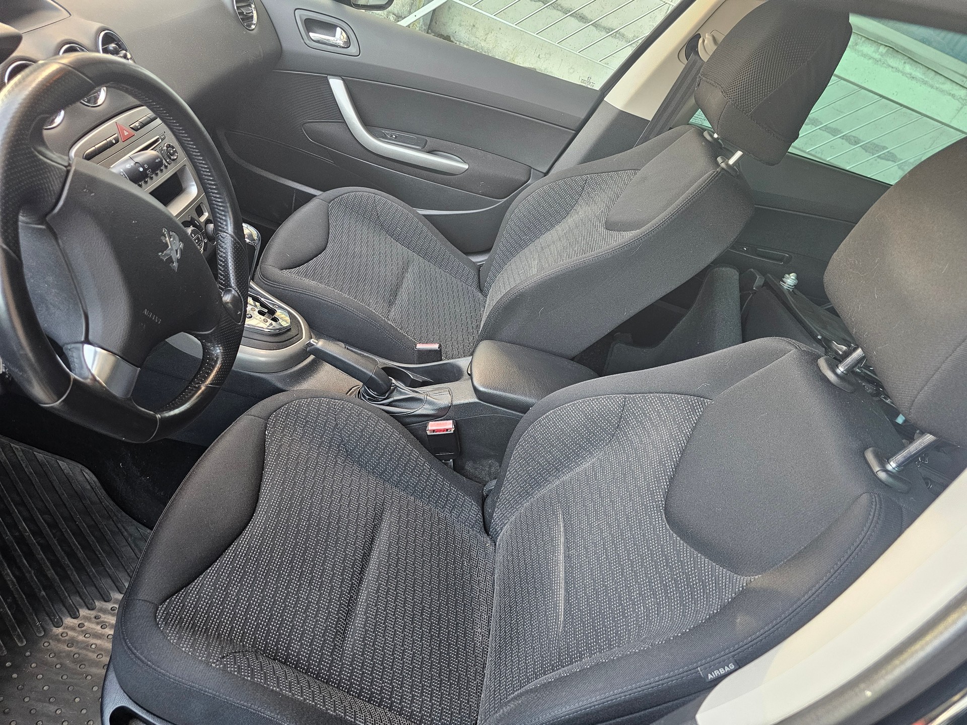 PEUGEOT 308 SW 1.6 16V Turbo Sport Pack Automatic-image-6