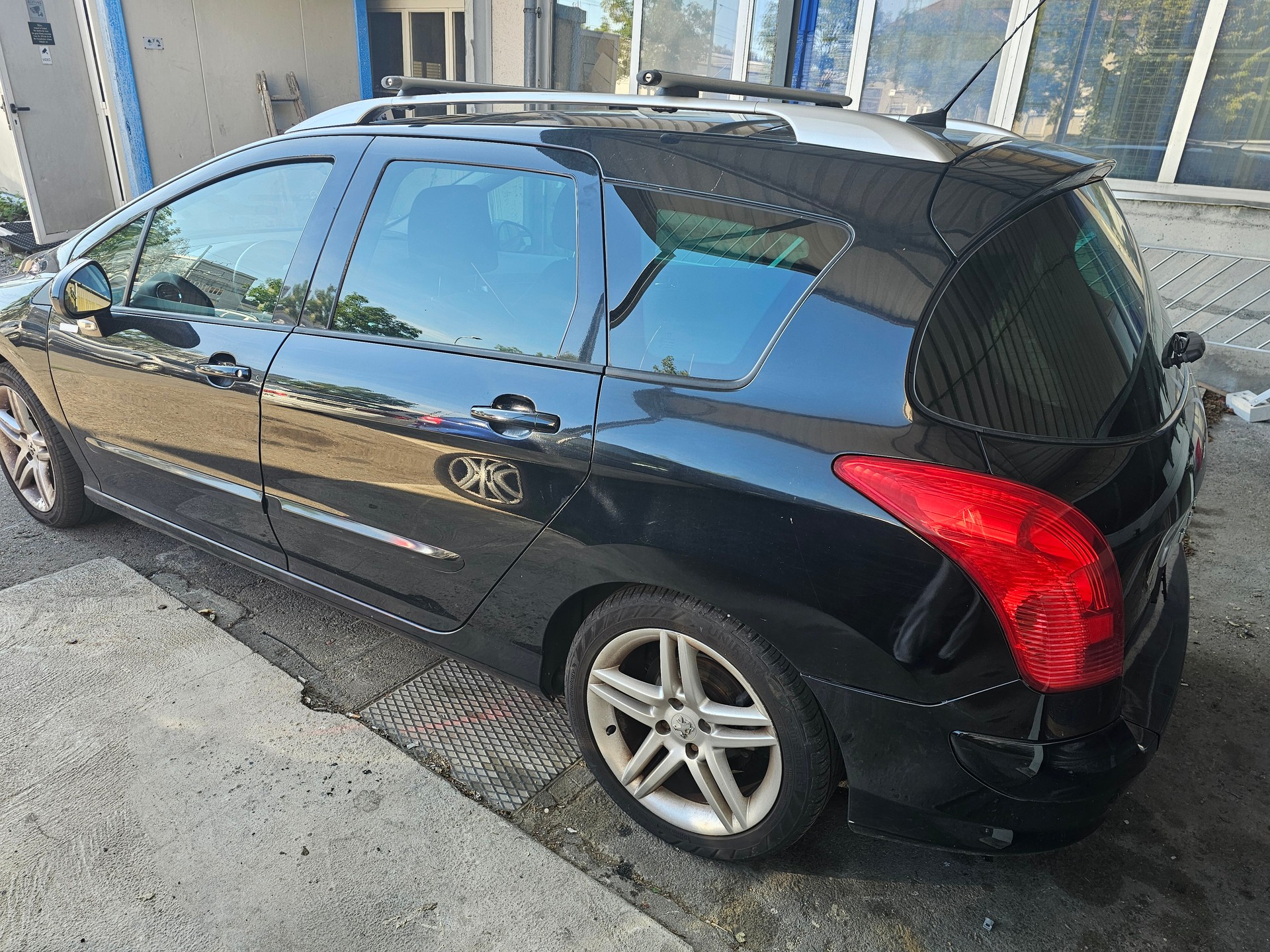 PEUGEOT 308 SW 1.6 16V Turbo Sport Pack Automatic-image-4