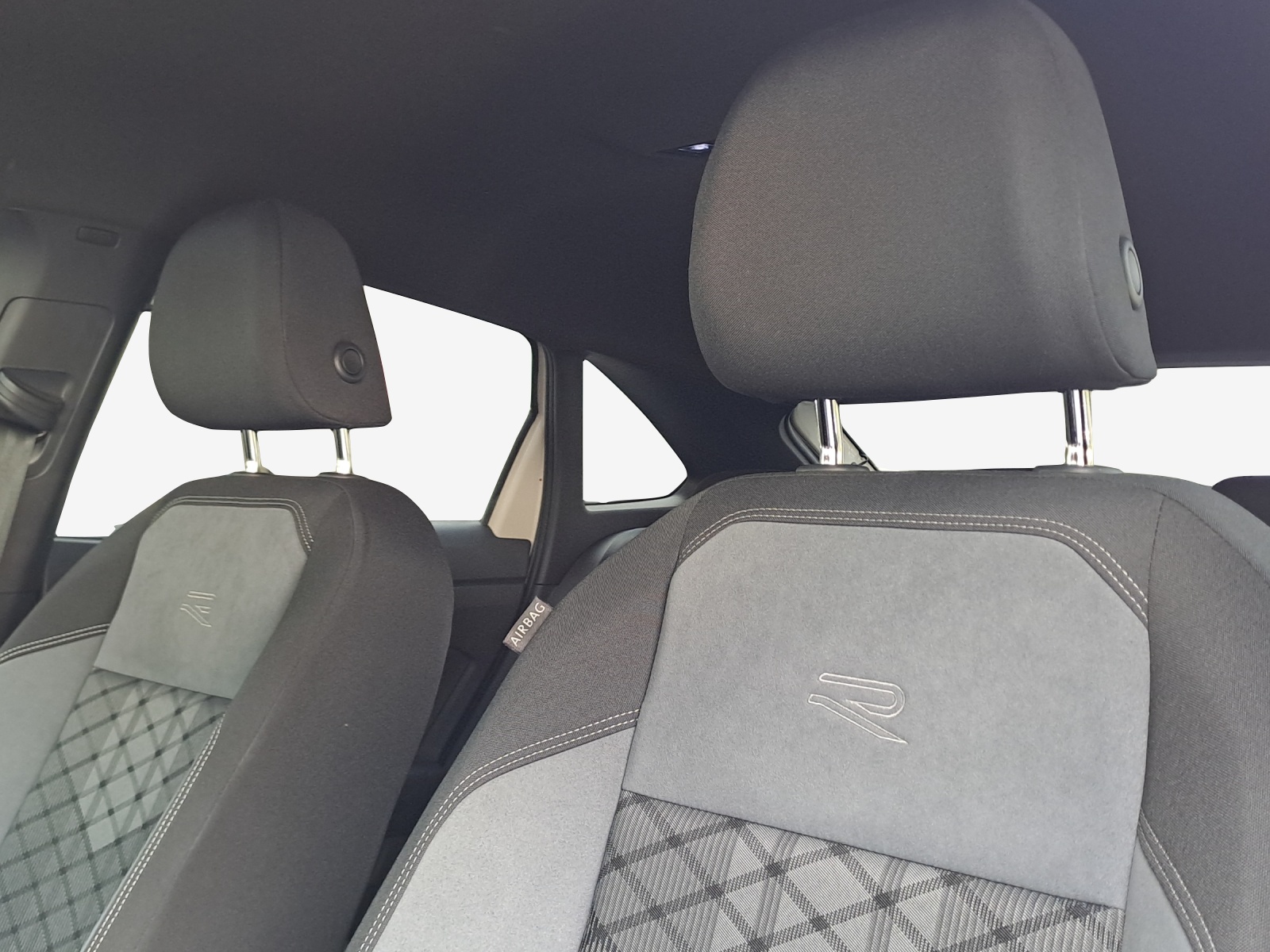 VW Taigo 1.0 TSI R-Line DSG-image-13