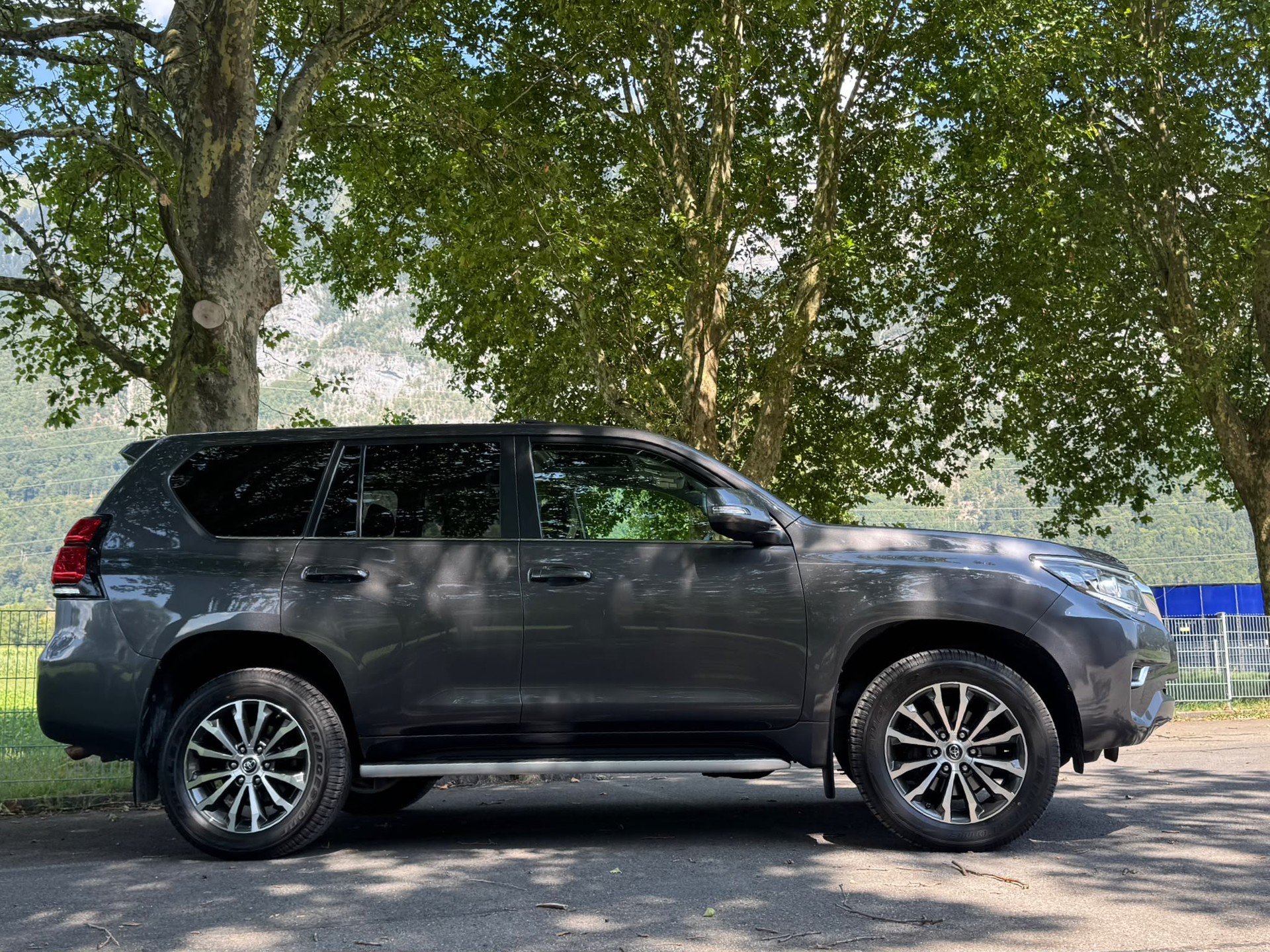 TOYOTA Land Cruiser 2.8TD Premium Automatic-image-4
