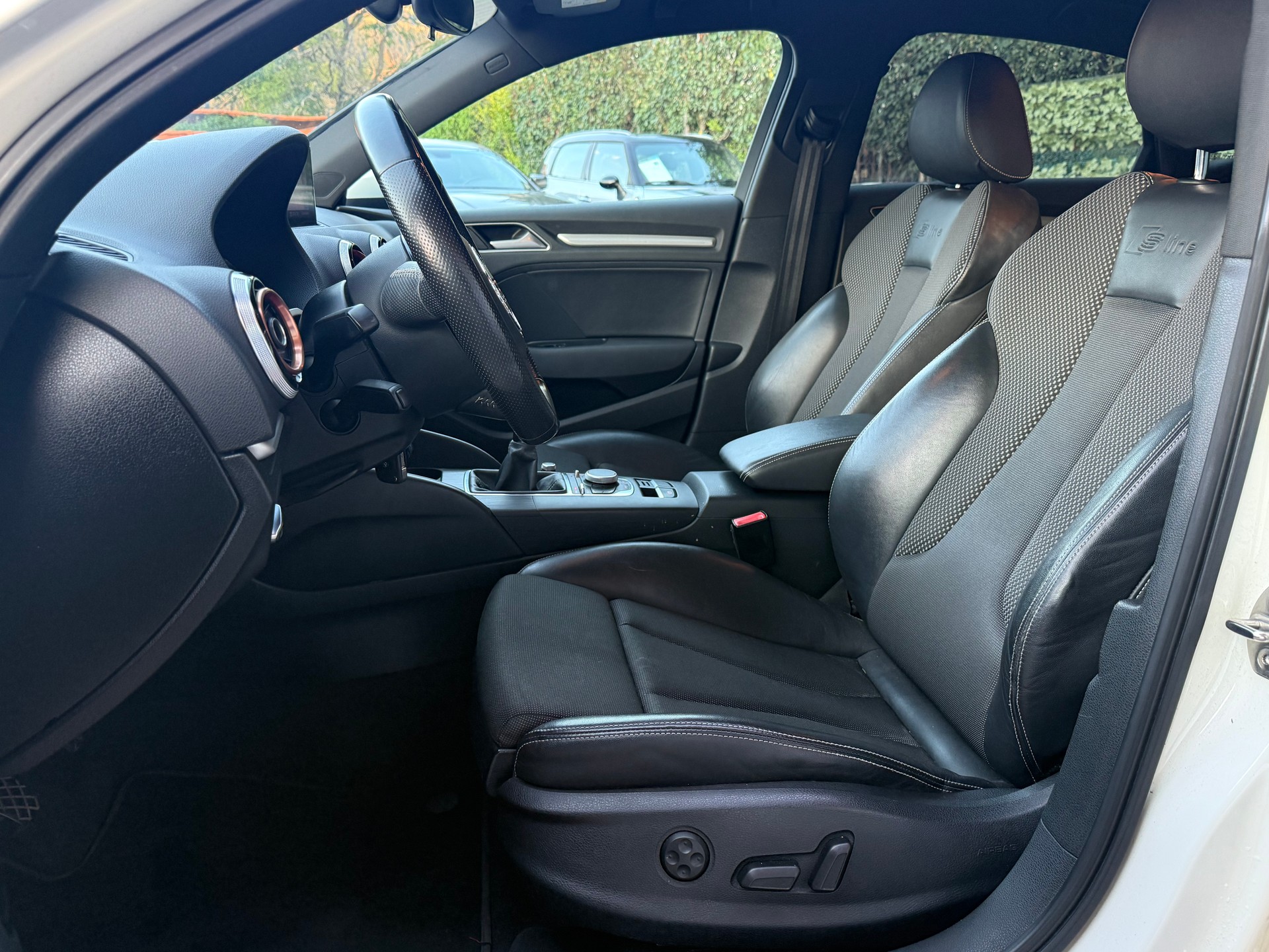 AUDI A3 Limousine 2.0 TDI Ambiente-image-11