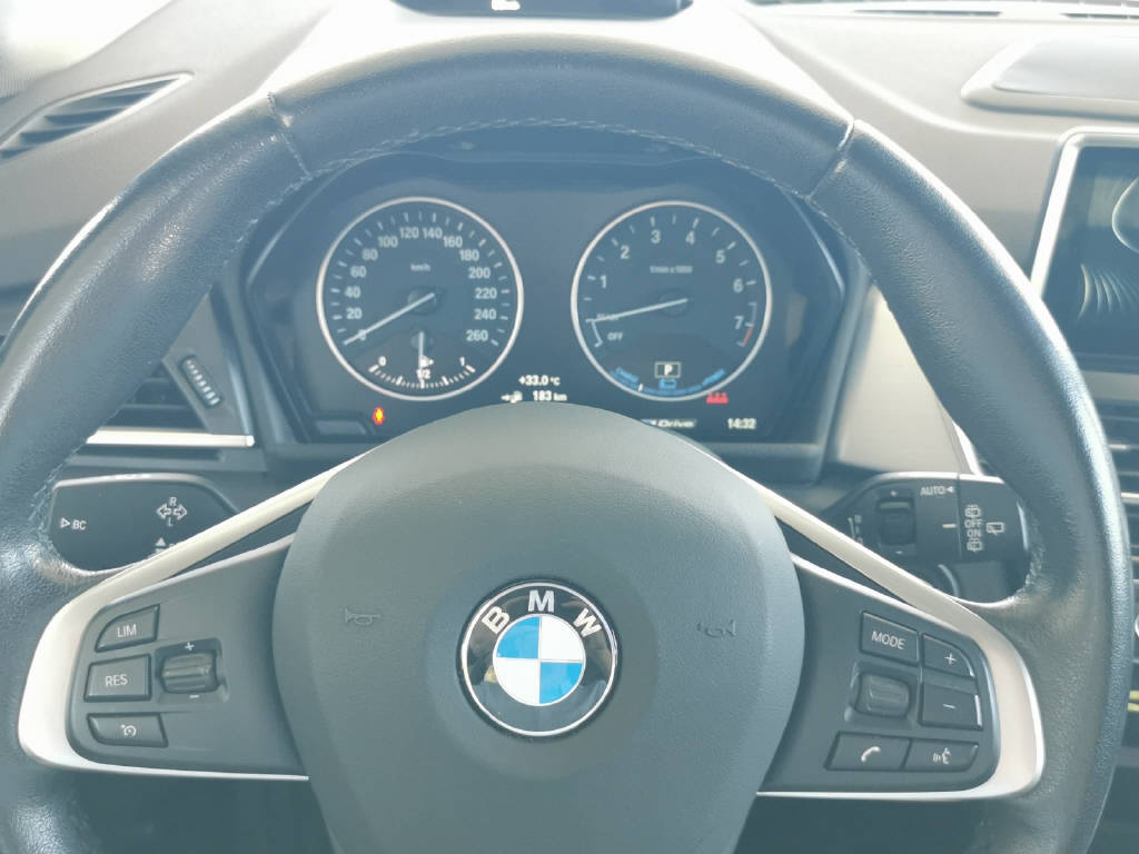BMW 225xe Active Tourer-image-13