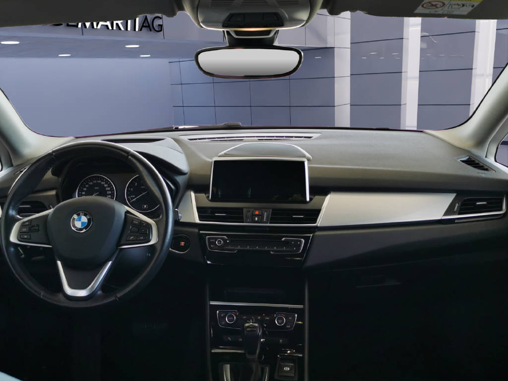 BMW 225xe Active Tourer-image-11