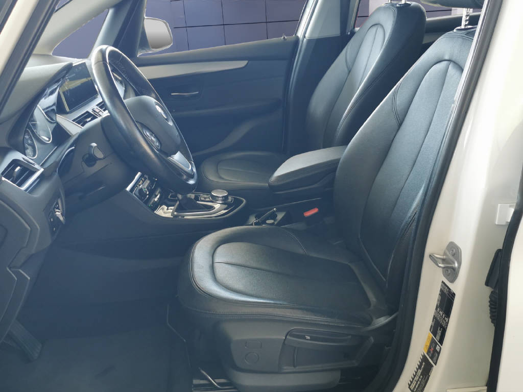 BMW 225xe Active Tourer-image-9