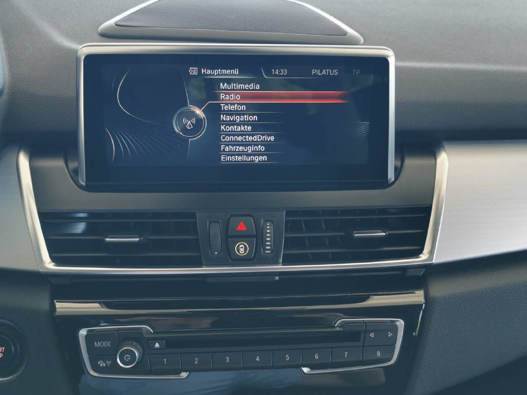 BMW 225xe Active Tourer-image-14