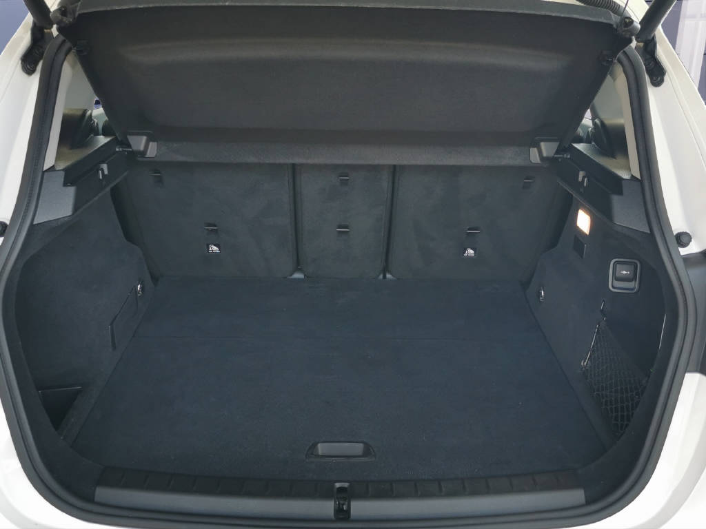 BMW 225xe Active Tourer-image-12