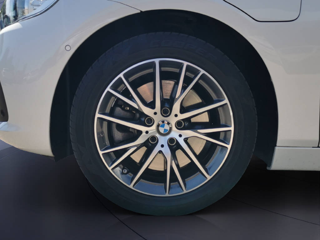BMW 225xe Active Tourer-image-8