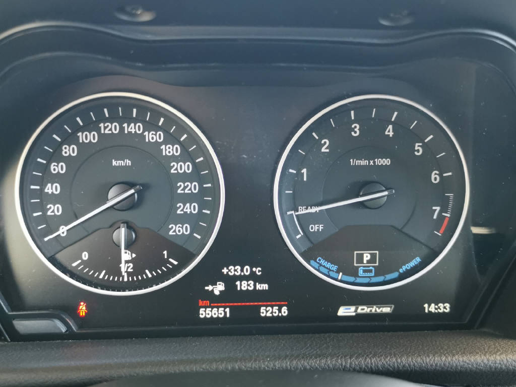 BMW 225xe Active Tourer-image-15