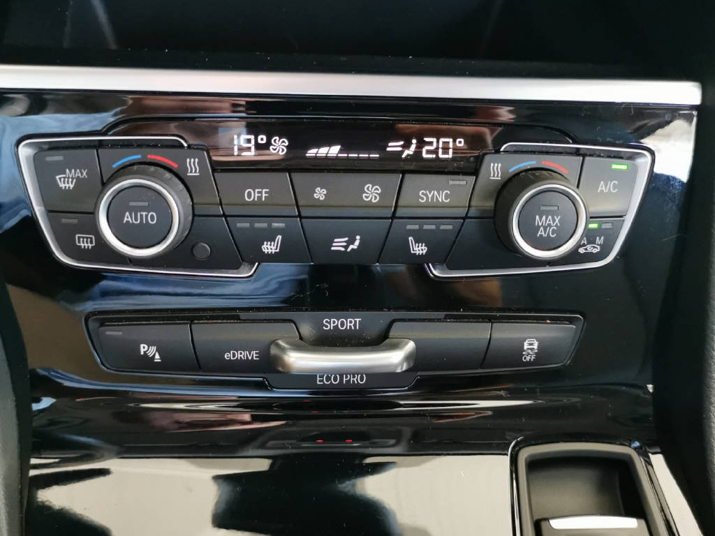 BMW 225xe Active Tourer-image-16