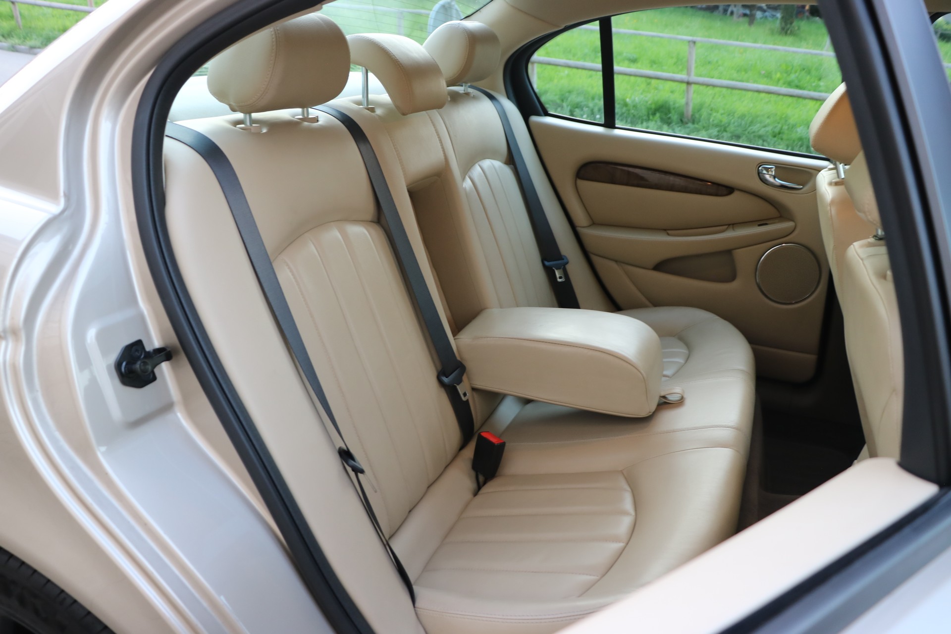 JAGUAR X-Type 3.0 V6 Traction4 Executive-image-12