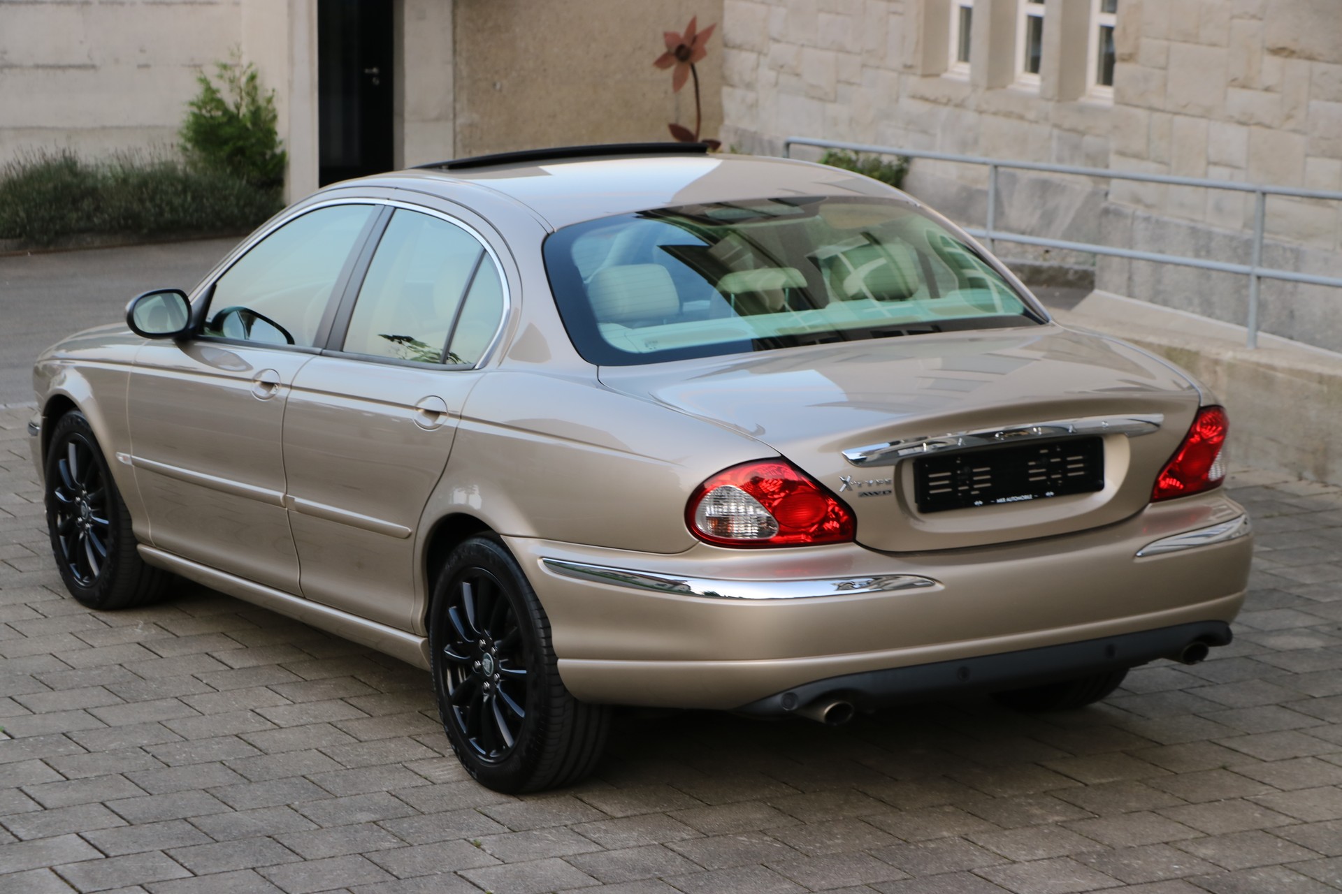 JAGUAR X-Type 3.0 V6 Traction4 Executive-image-4