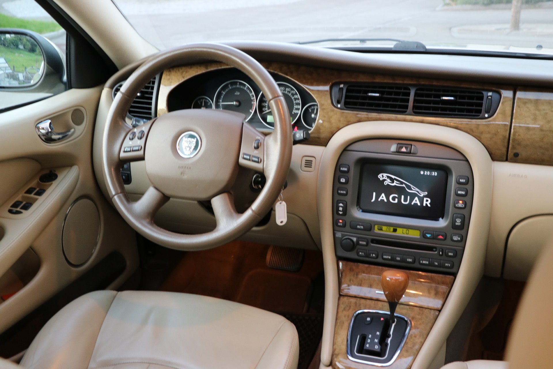 JAGUAR X-Type 3.0 V6 Traction4 Executive-image-13