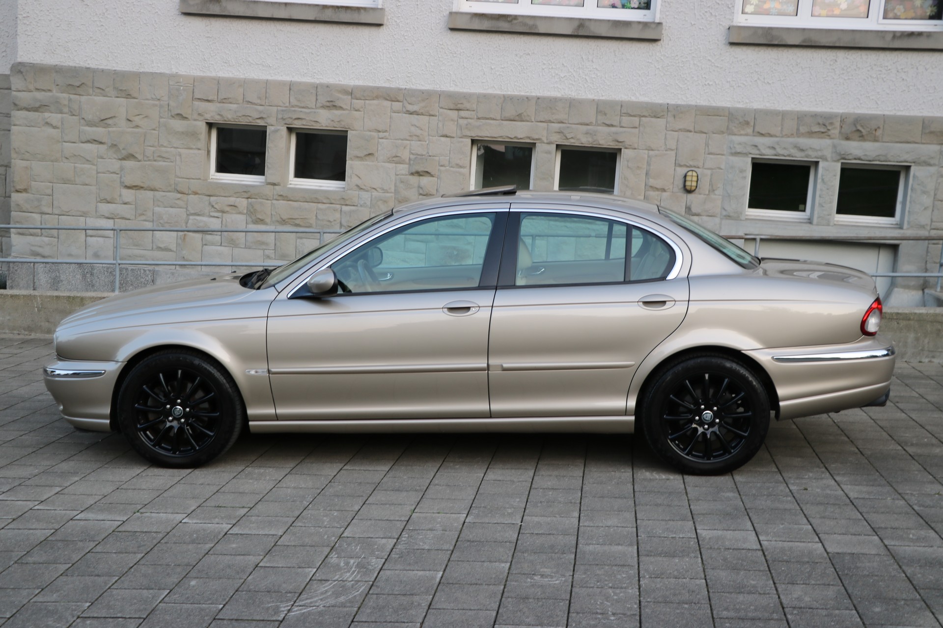JAGUAR X-Type 3.0 V6 Traction4 Executive-image-3