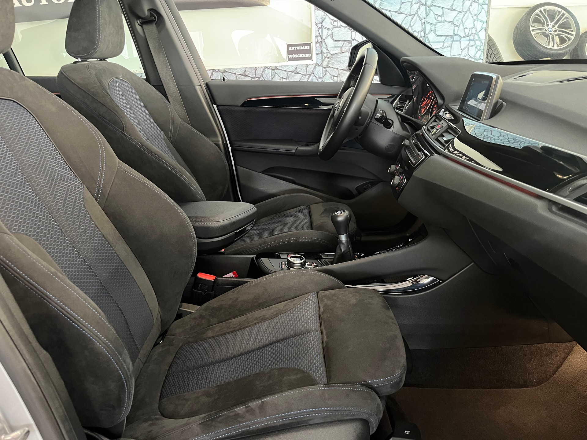 BMW X1 sDrive 18i M Sport-image-7