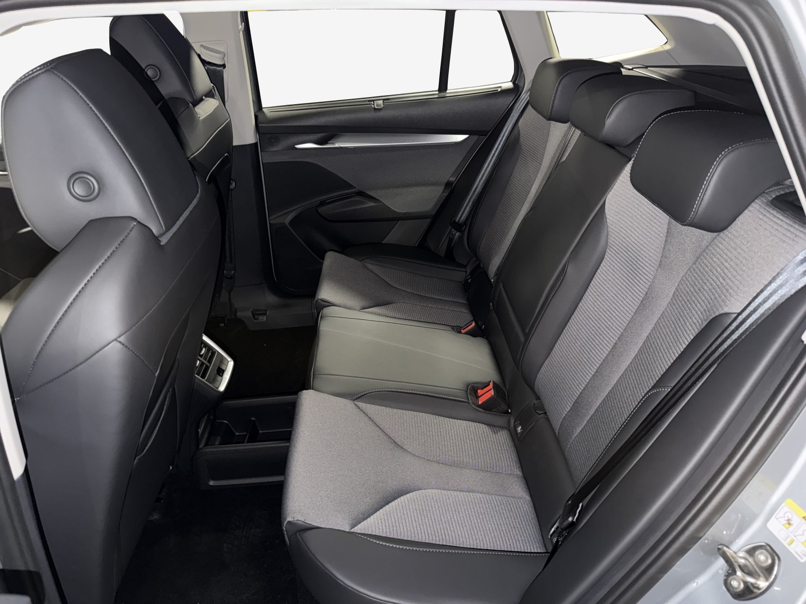SKODA ENYAQ DY-image-11