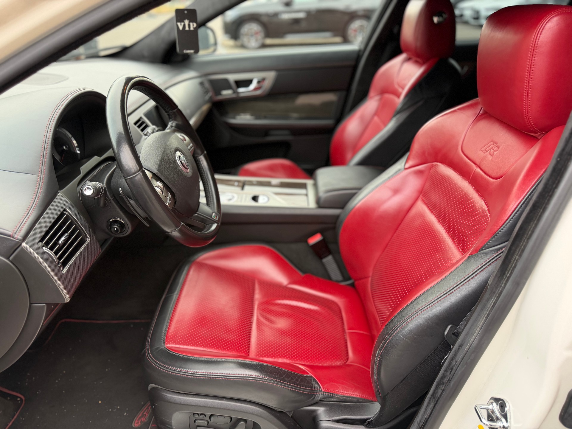 JAGUAR 5.0 V8 S/C XFR-image-4