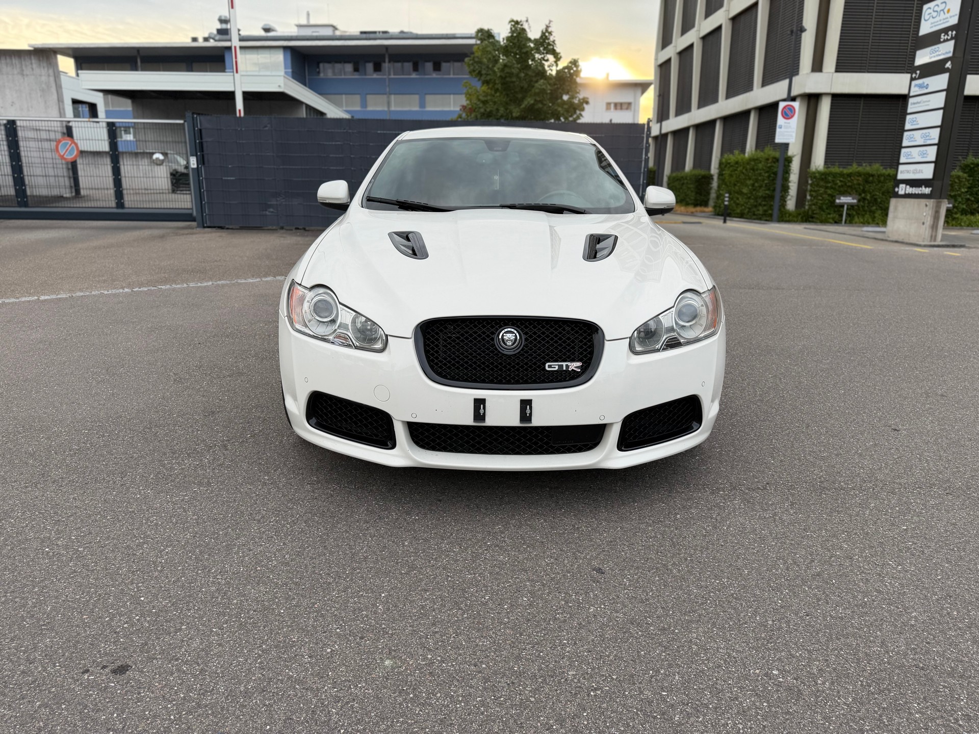 JAGUAR 5.0 V8 S/C XFR-image-0