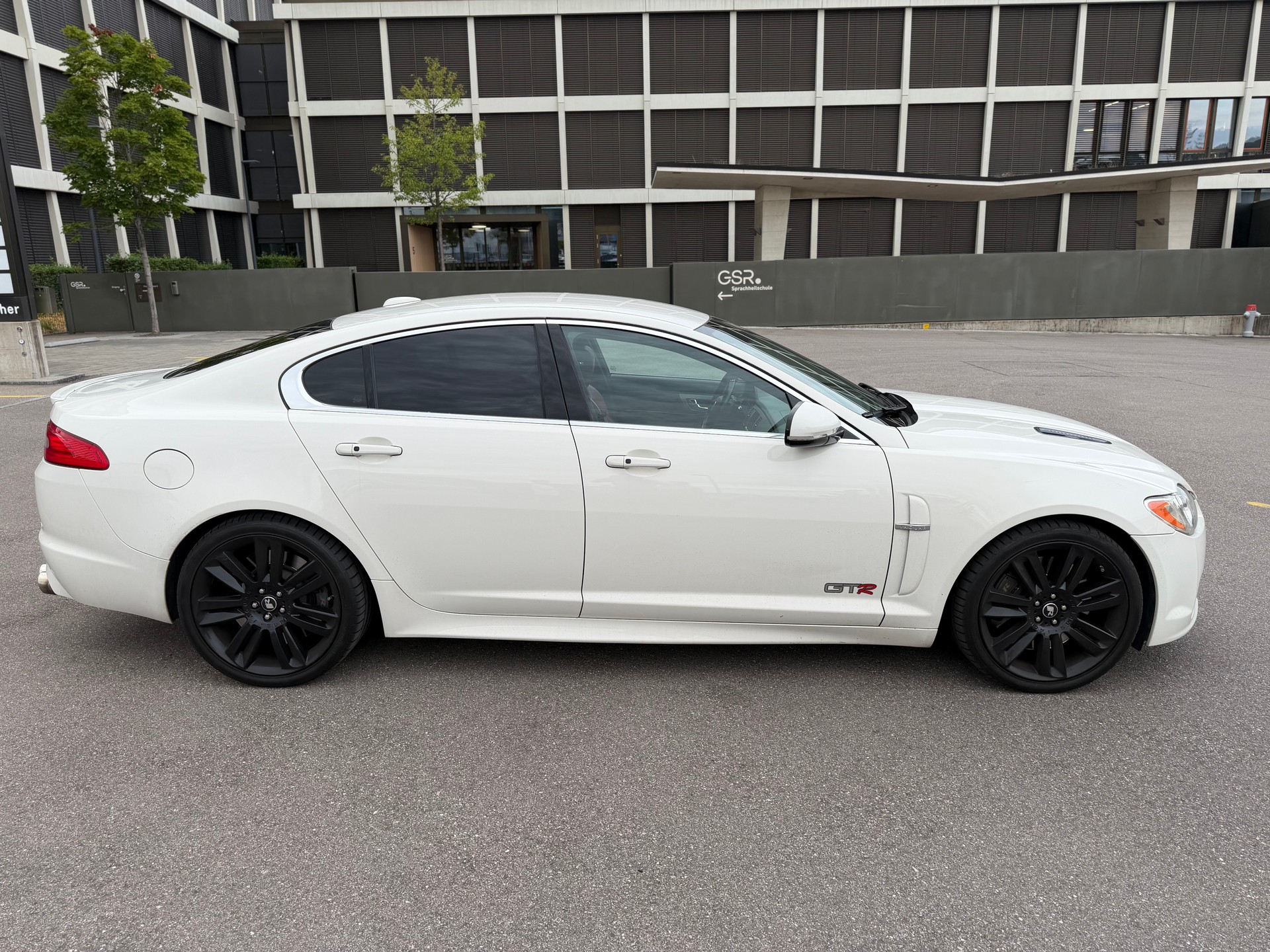 JAGUAR 5.0 V8 S/C XFR-image-1