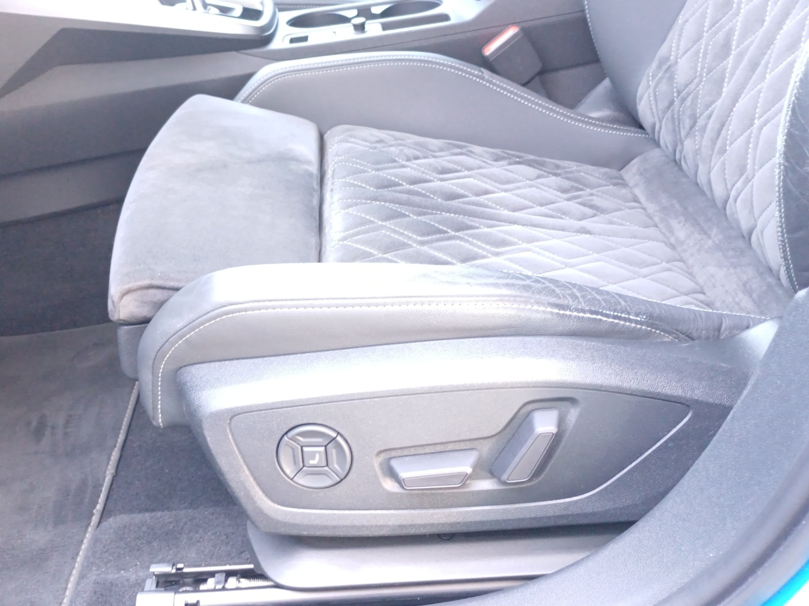 AUDI A3 Sportback 45 TFSI e S line S-tronic-image-15