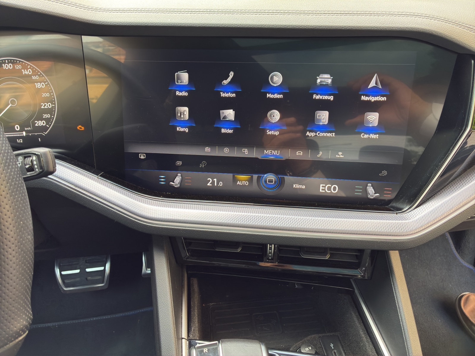 VW Touareg 3.0 TSI eHybrid R Tiptronic-image-8