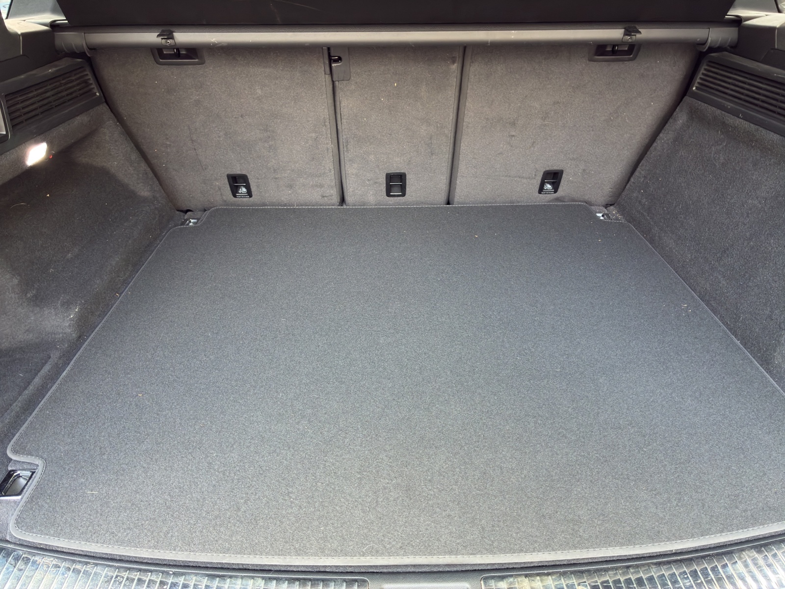 VW Touareg 3.0 TSI eHybrid R Tiptronic-image-12