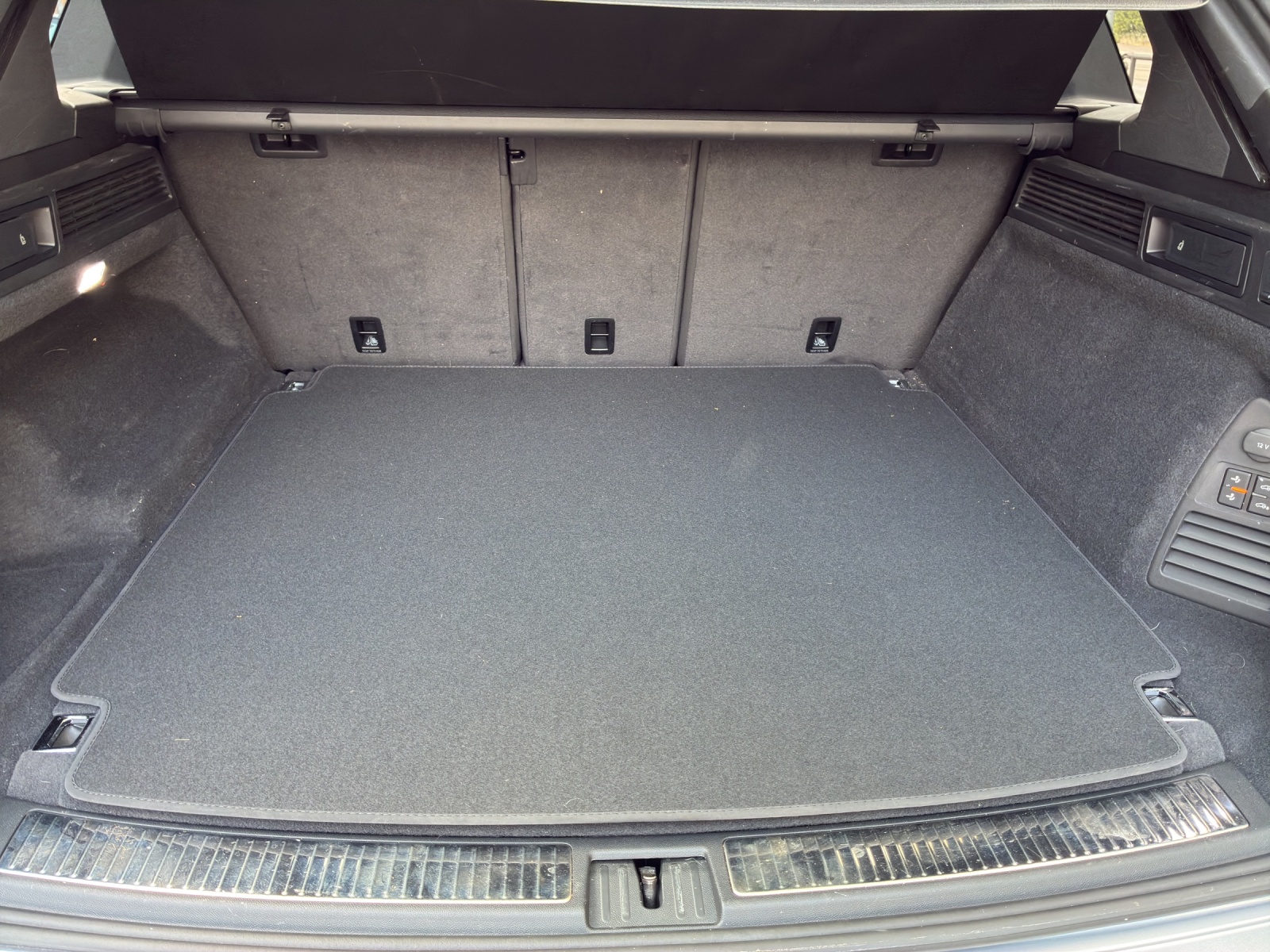 VW Touareg 3.0 TSI eHybrid R Tiptronic-image-11