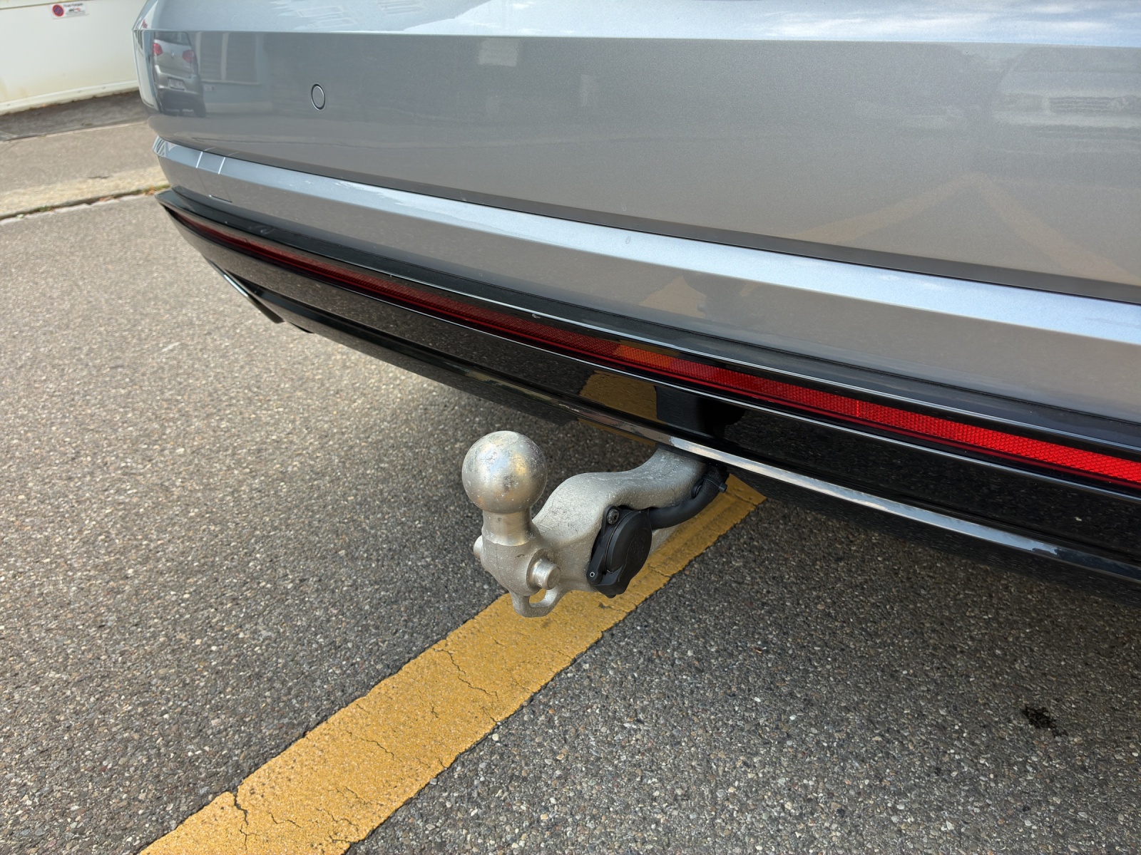VW Touareg 3.0 TSI eHybrid R Tiptronic-image-13