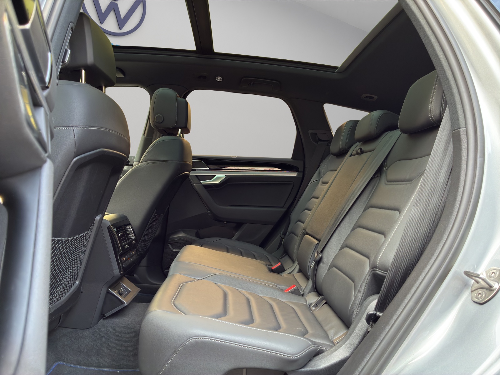 VW Touareg 3.0 TSI eHybrid R Tiptronic-image-9