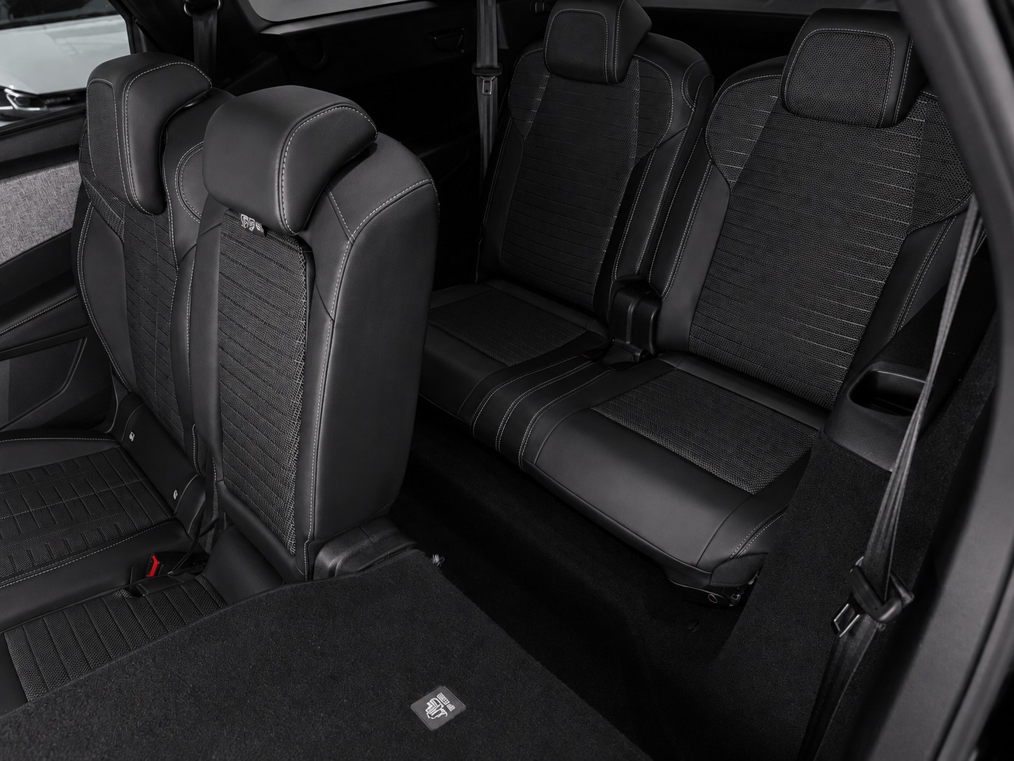 PEUGEOT 5008 145 Hybrid e-DCS6 GT (7Plätzer)-image-14
