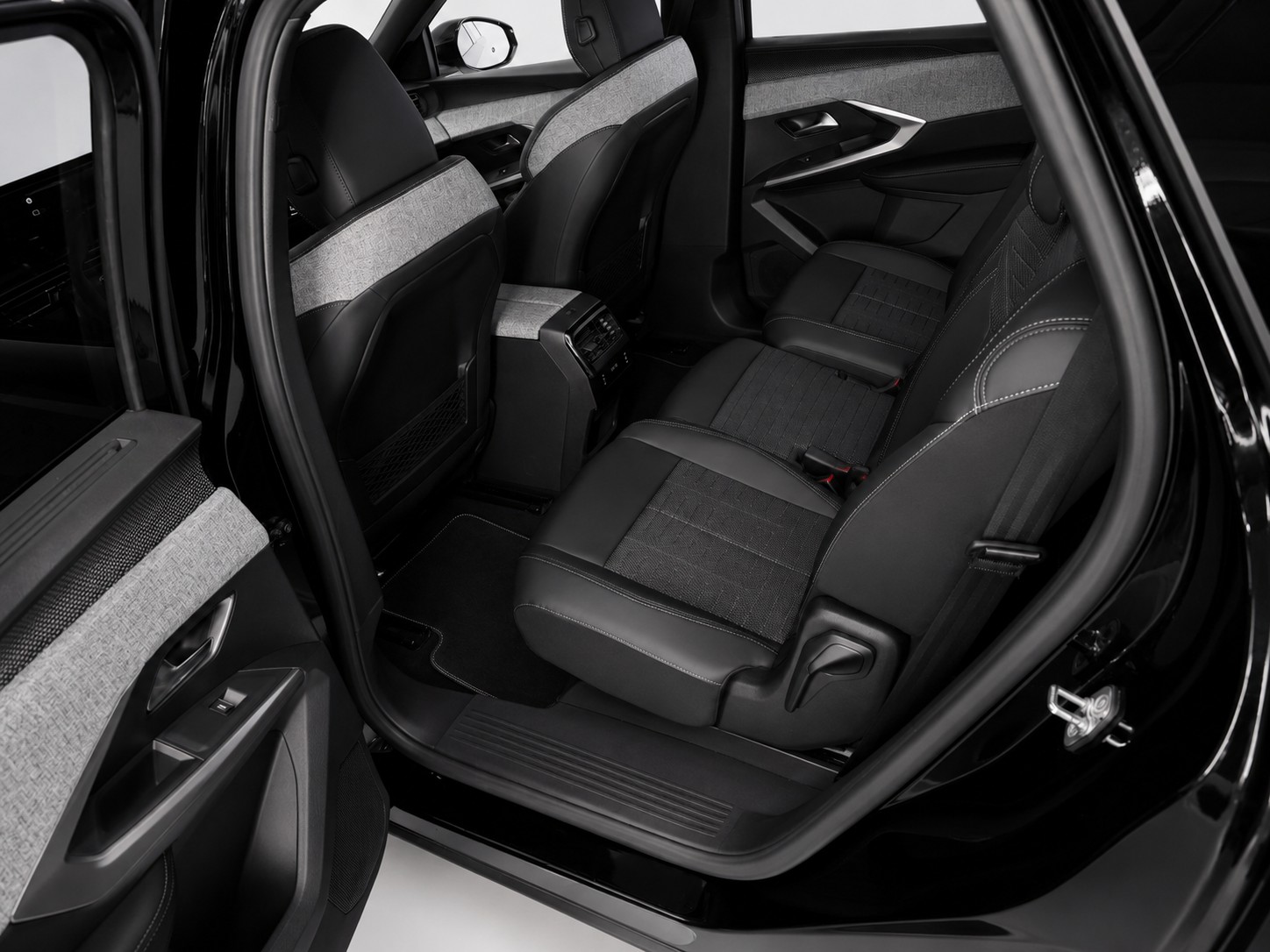 PEUGEOT 5008 145 Hybrid e-DCS6 GT (7Plätzer)-image-13