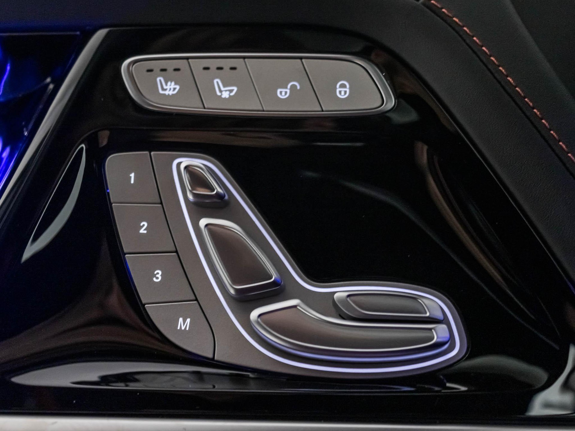 MERCEDES-BENZ G 63 AMG-image-12