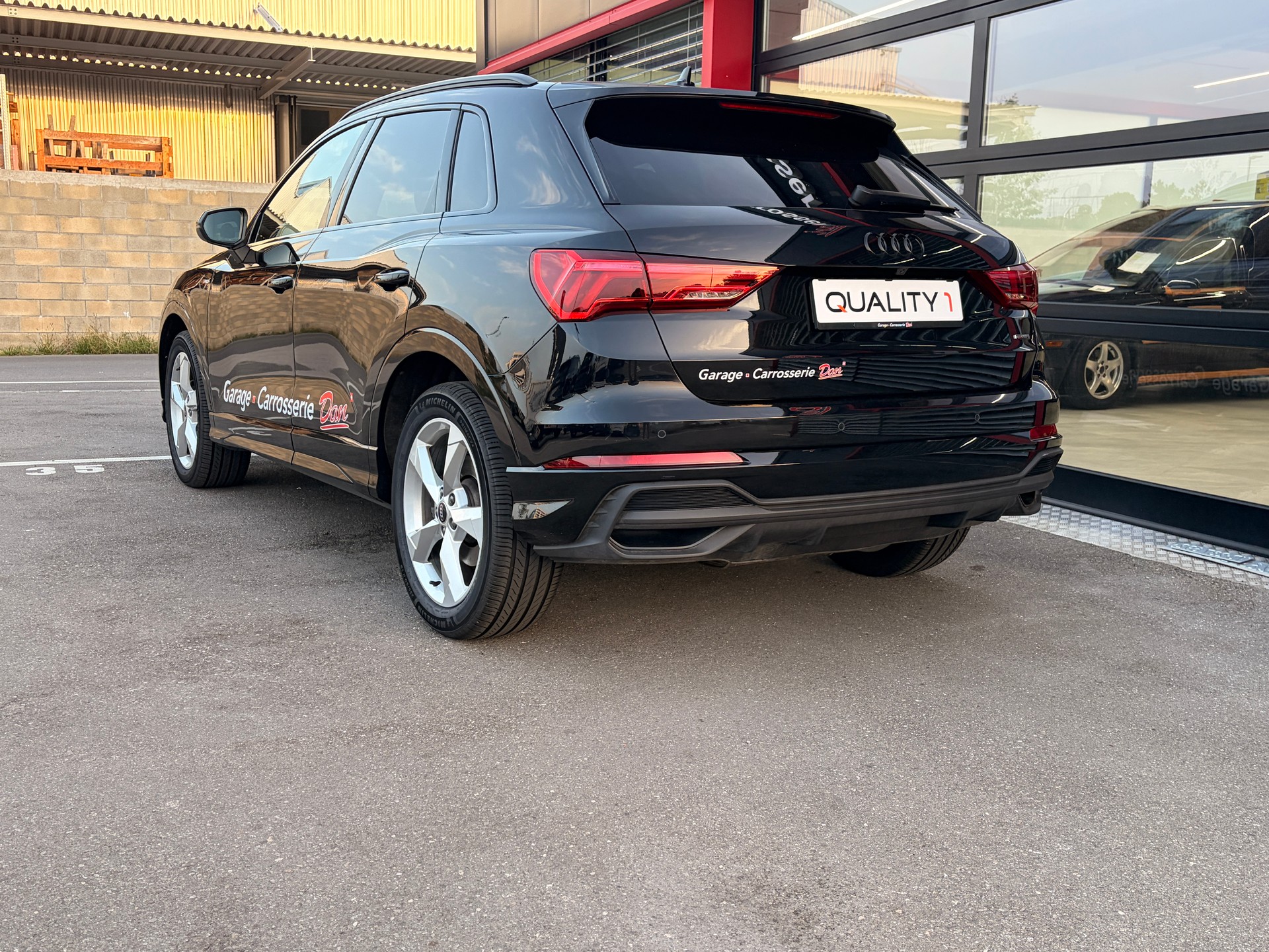 AUDI Q3 40 TDI S line quattro S-tronic-image-4
