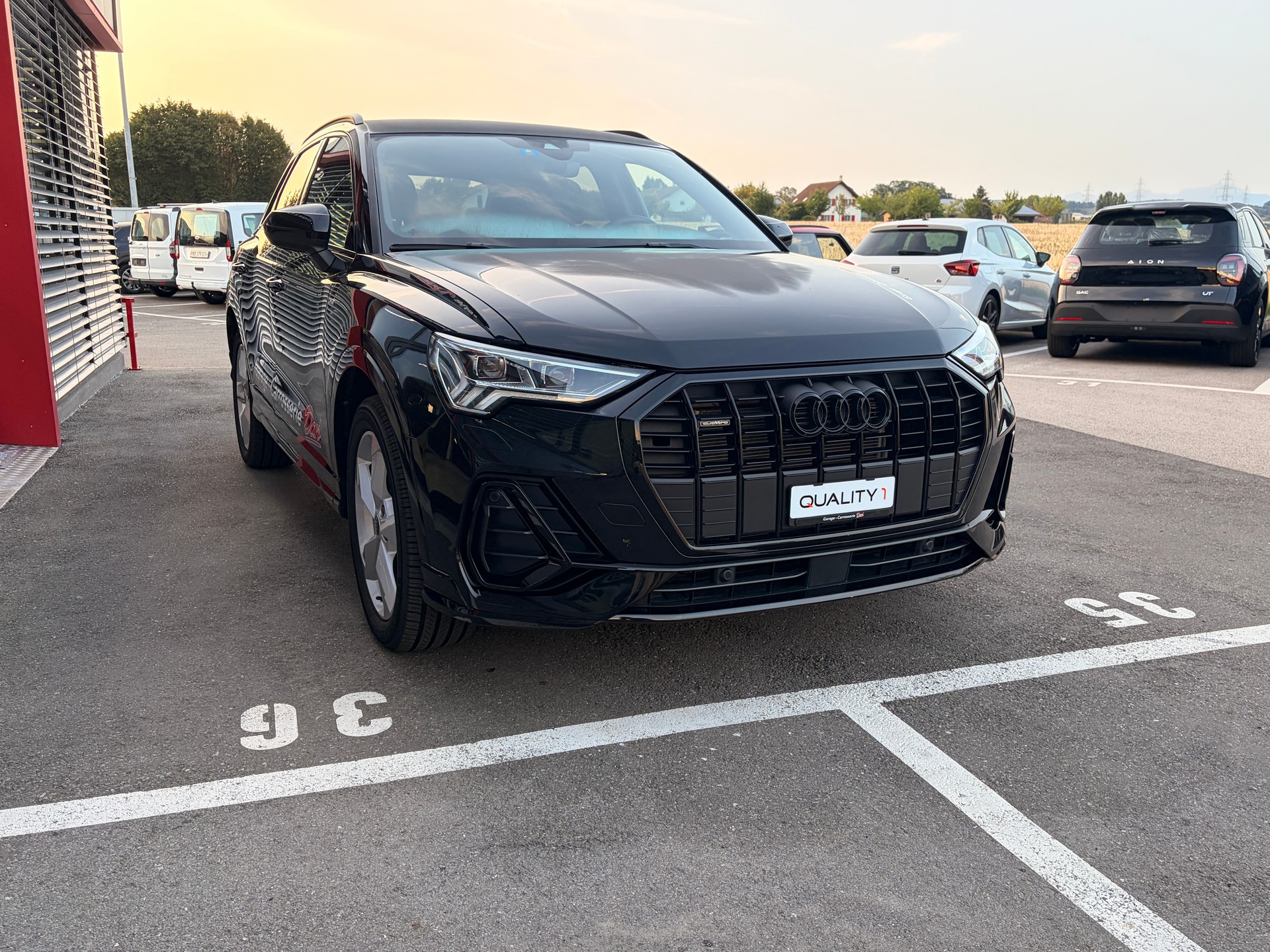 AUDI Q3 40 TDI S line quattro S-tronic-image-3