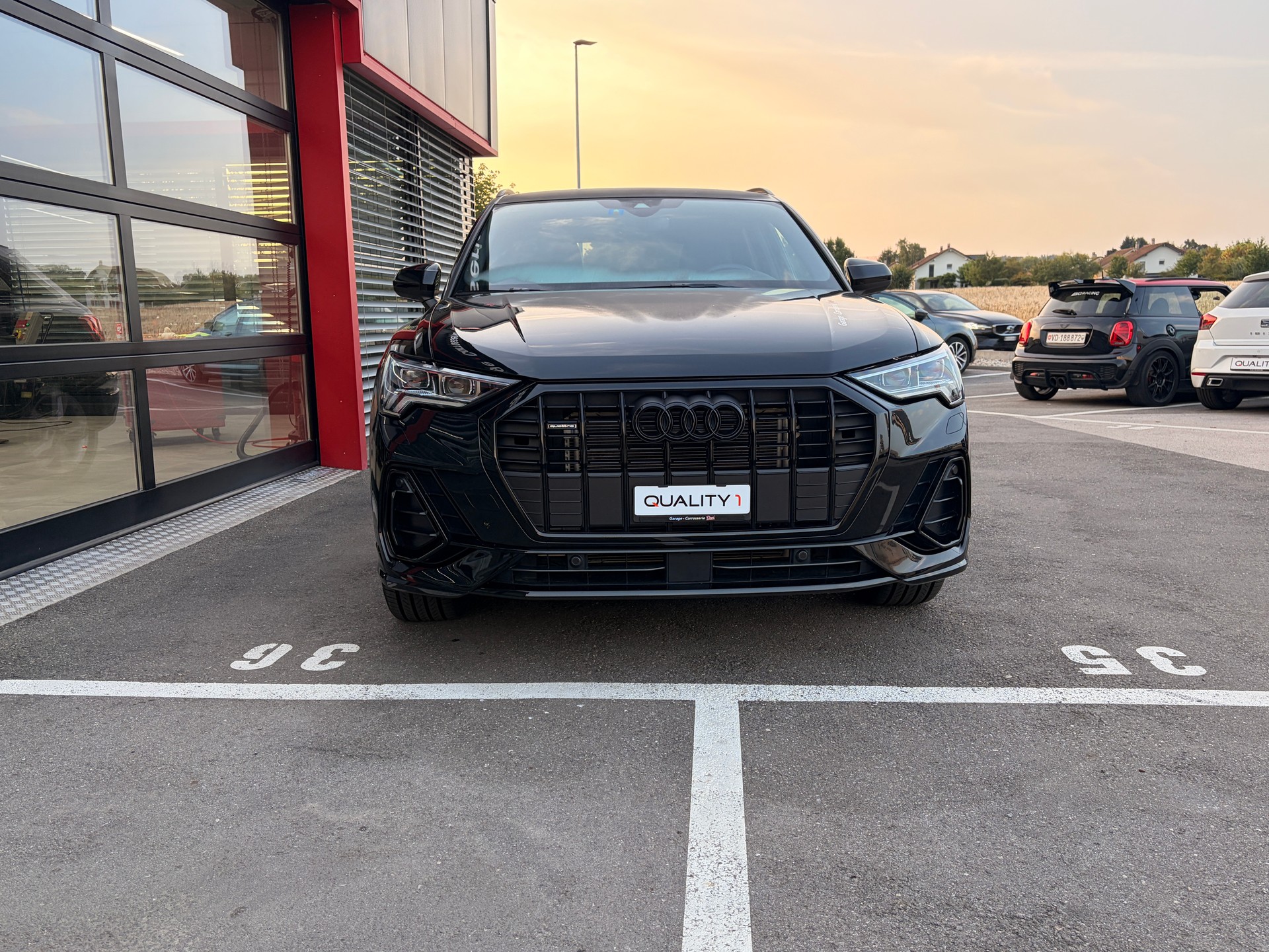 AUDI Q3 40 TDI S line quattro S-tronic-image-2