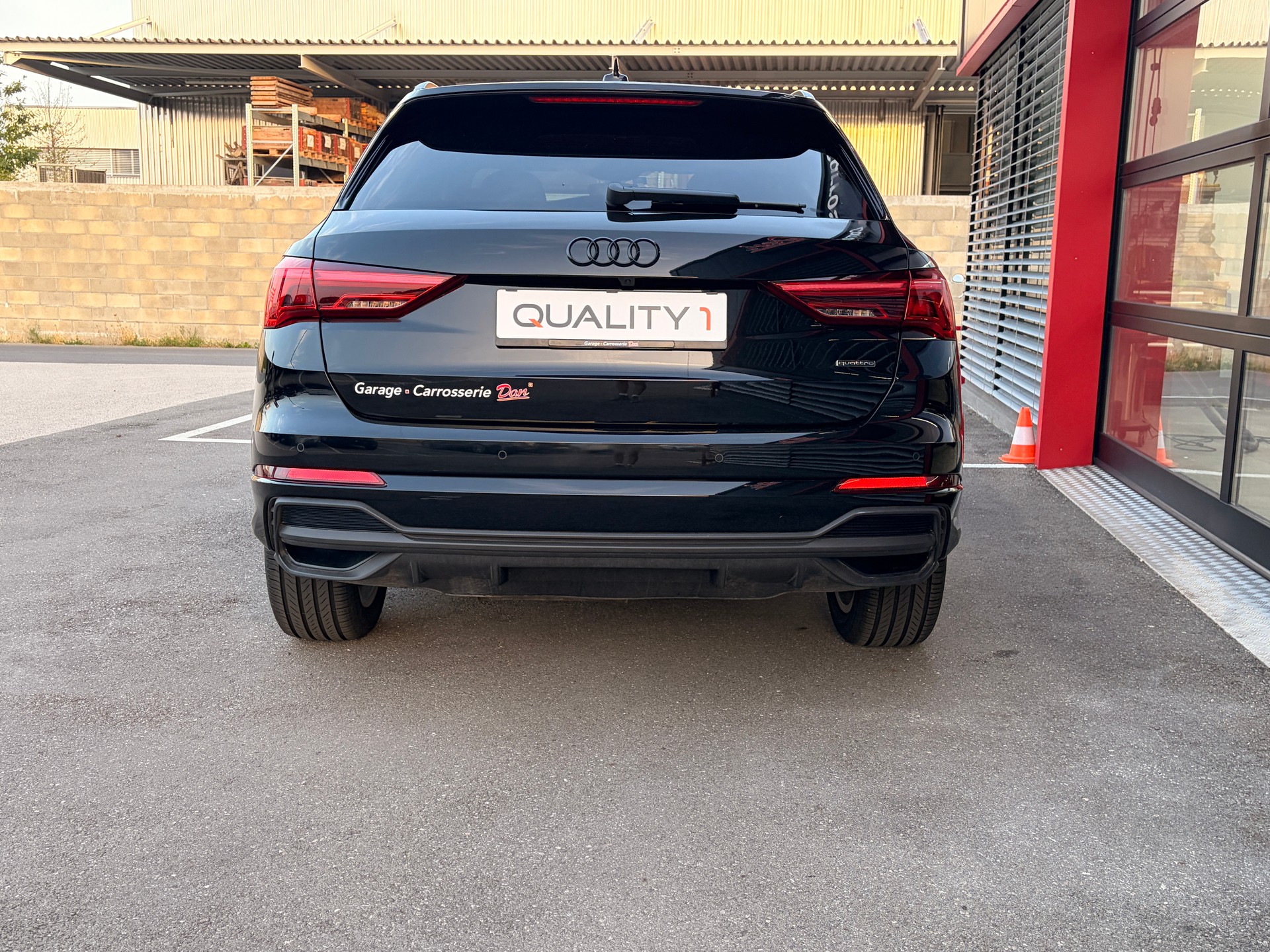 AUDI Q3 40 TDI S line quattro S-tronic-image-5