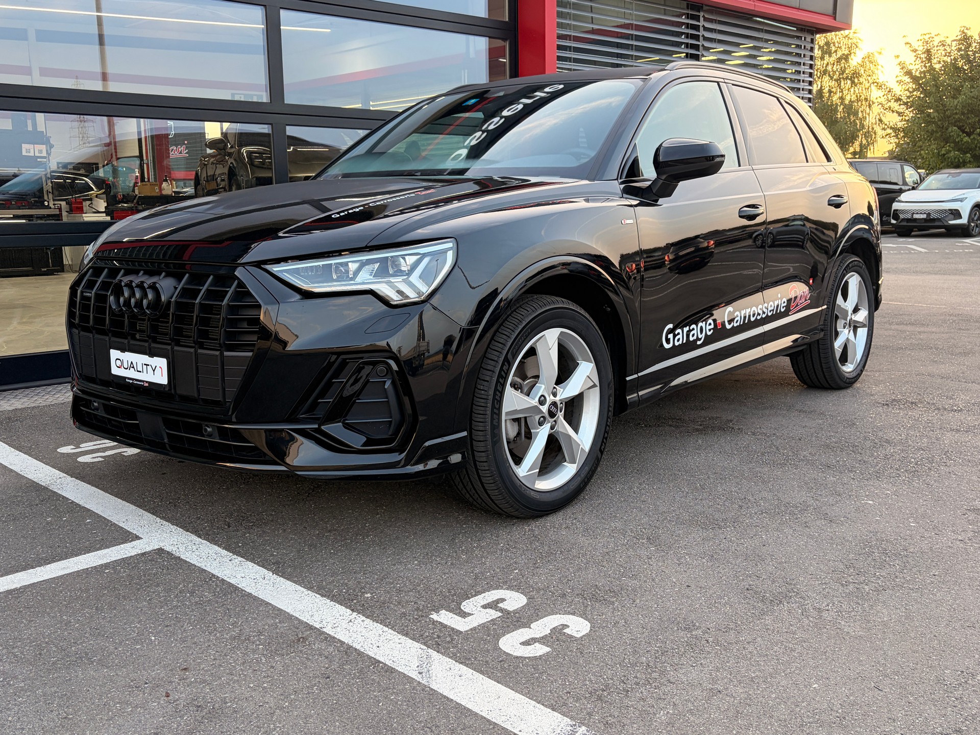AUDI Q3 40 TDI S line quattro S-tronic-image-1