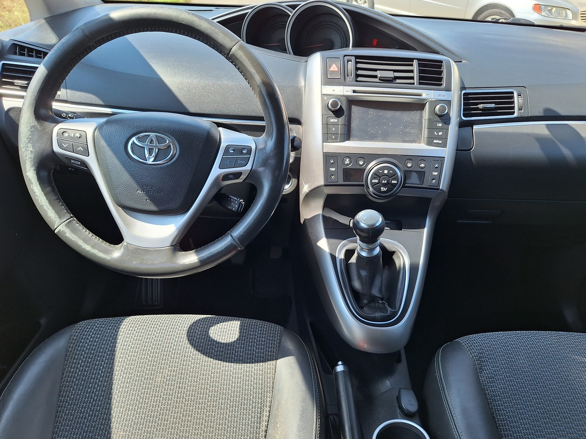 TOYOTA Verso 2.2 D-CAT Sol-image-11