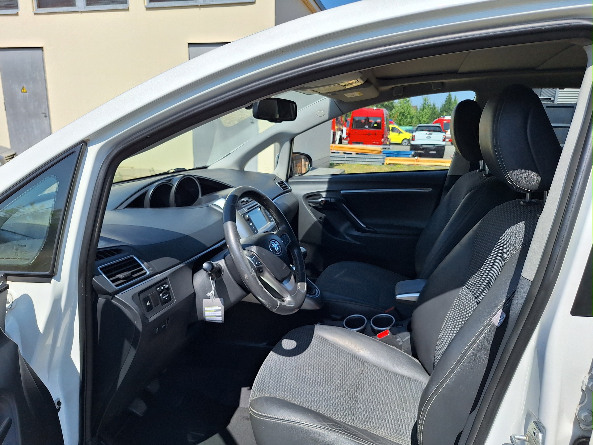 TOYOTA Verso 2.2 D-CAT Sol-image-6
