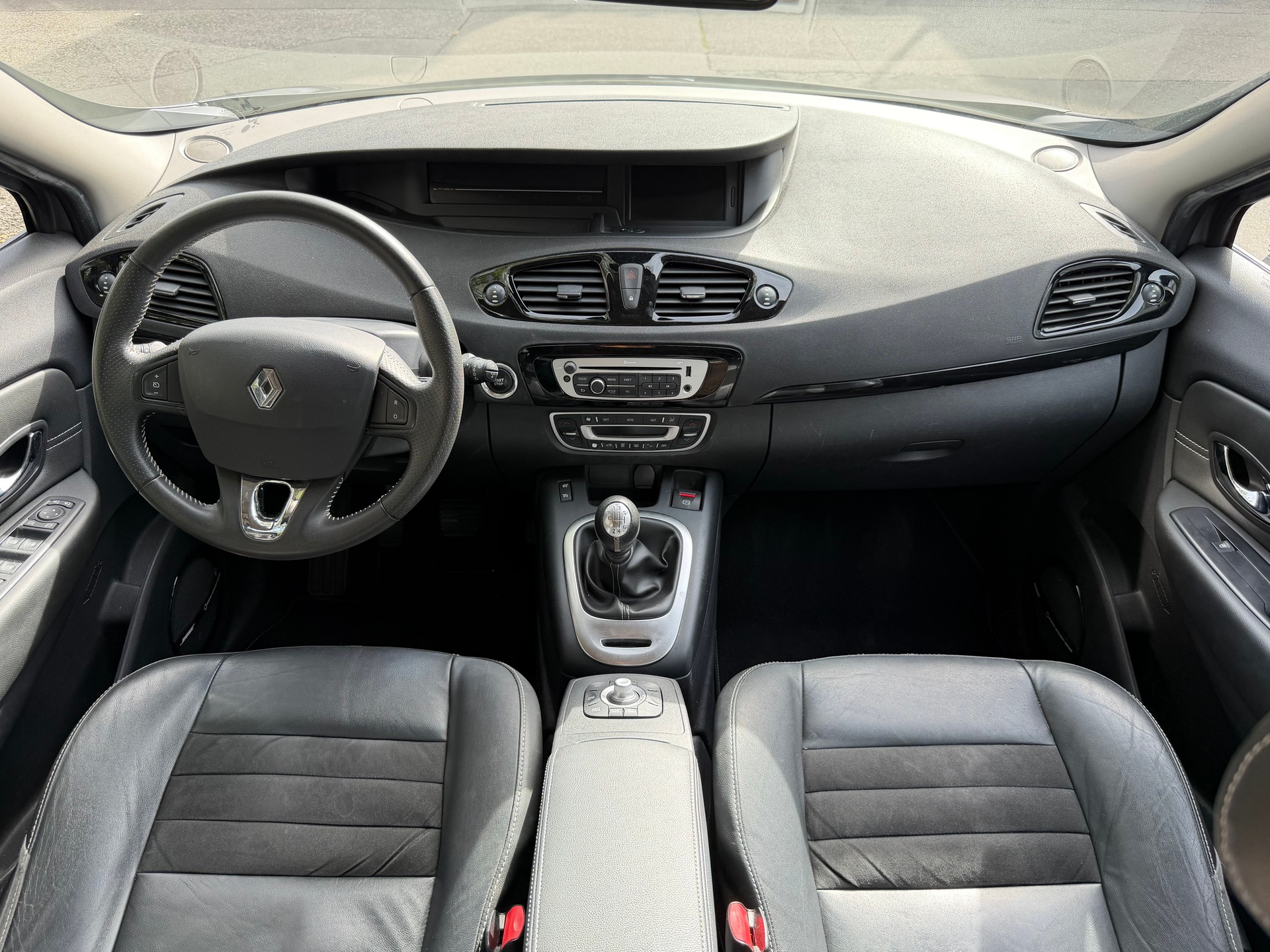 RENAULT Scénic 1.6 dCi Bose Edition-image-8