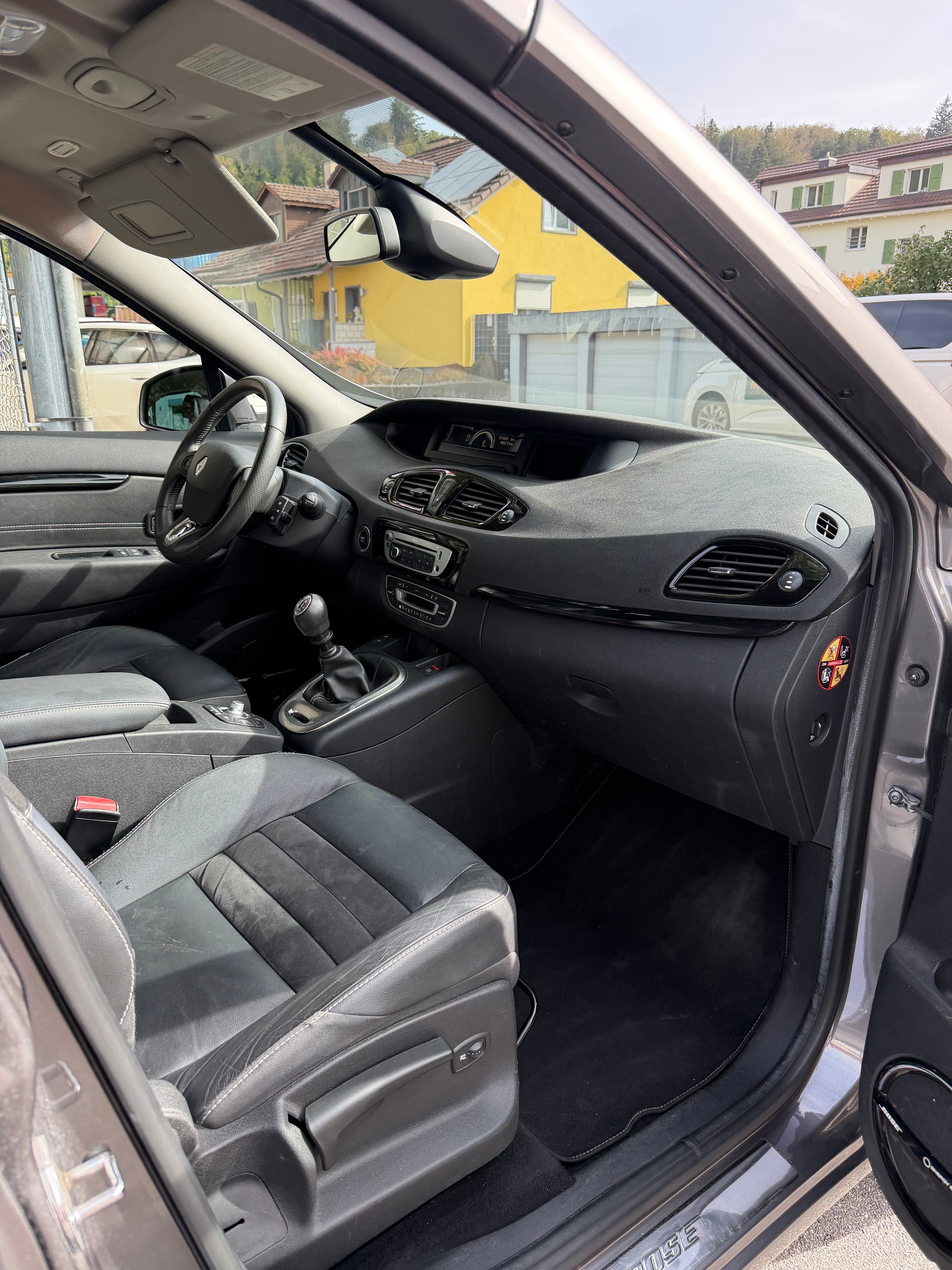 RENAULT Scénic 1.6 dCi Bose Edition-image-9