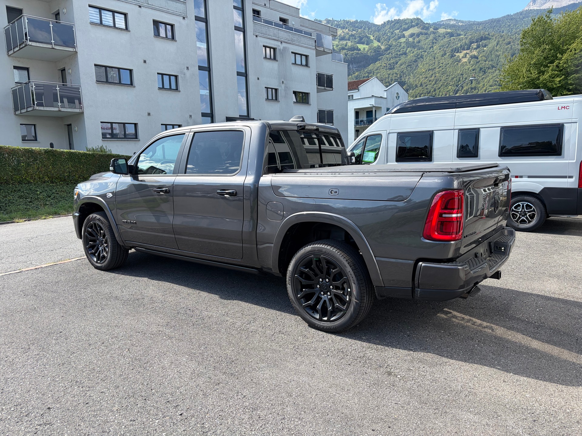 DODGE Ram 1500 Limited Crew Cab Night V8 4WD MY 26-image-3