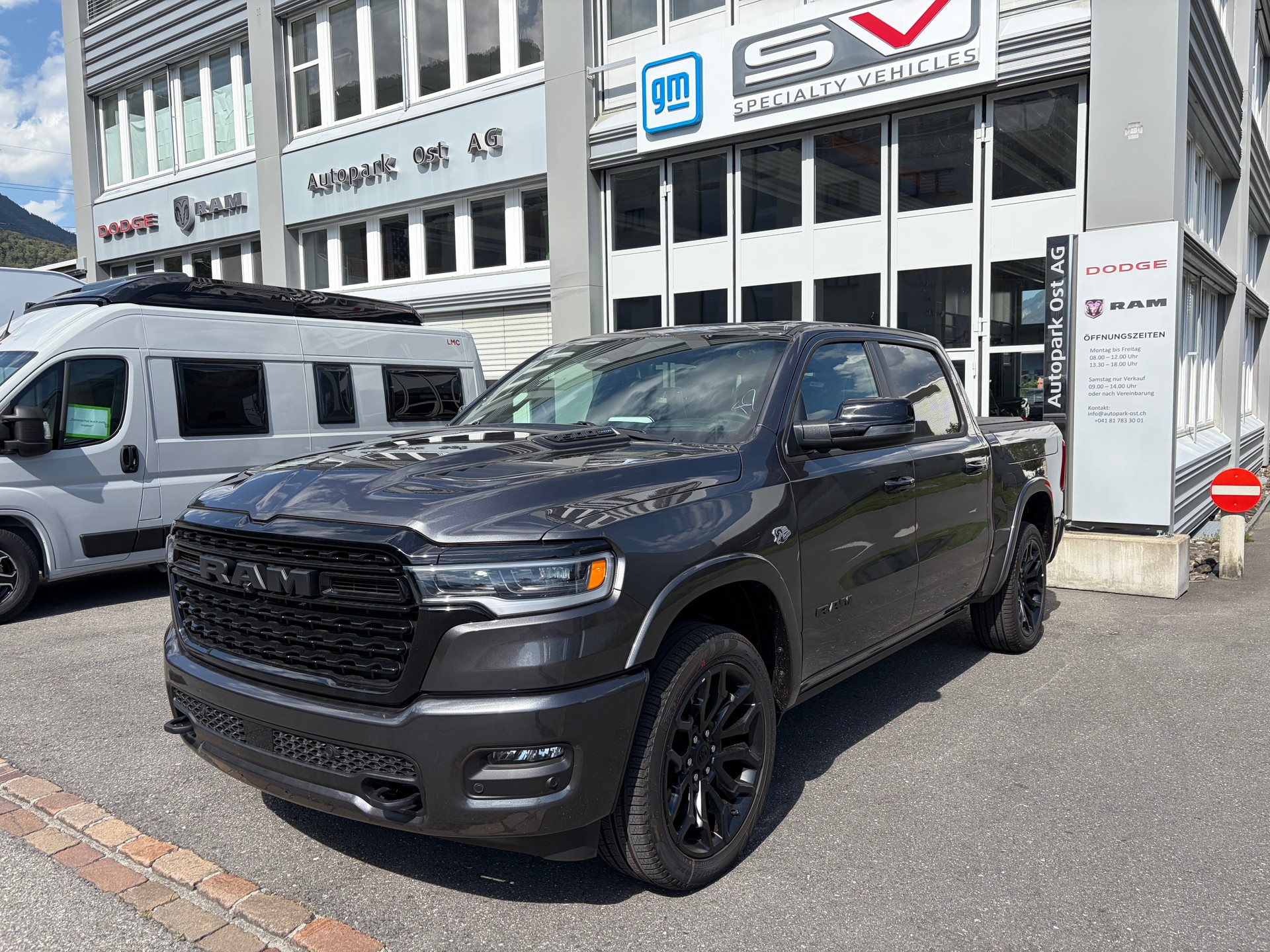 DODGE Ram 1500 Limited Crew Cab Night V8 4WD MY 26